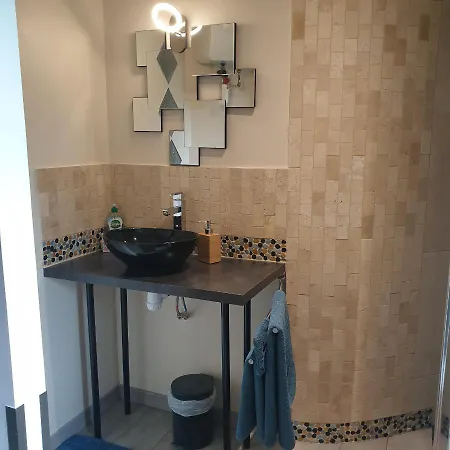 Chez Cathie A לינה וארוחת בוקר 3*